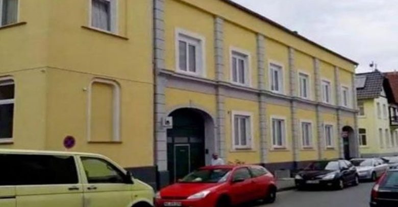 جرمنی میں شرپسندوں کا مسجد پر حملہ، قرآن پاک کے نسخے شہید