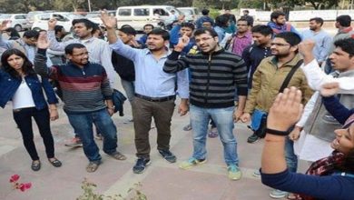 جواہر لال نہرو یونیورسٹی کے طلباء کا کشمیریوں کی حمایت میں مظاہرہ