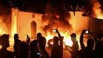 نجف اشرف میں بلوائیوں کا ایرانی قونصل خانے پر حملہ