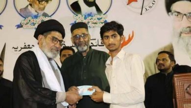 علامہ ساجد نقوی کی جانب سےکامیاب طلبا میں انعامات کی تقسیم