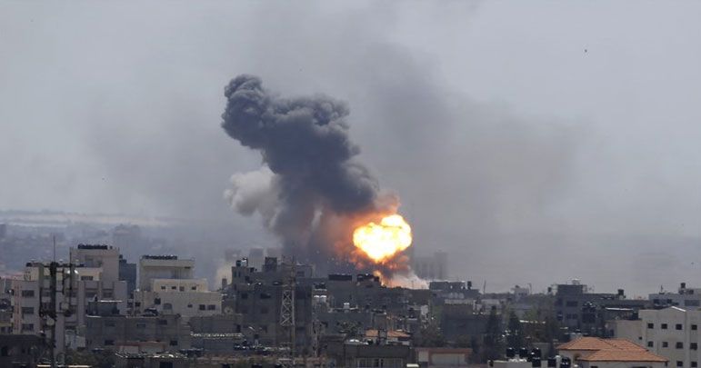 فلسطینی میزائل حملوں کے جواب میں اسرائیلی فوج کی غزہ پر بمباری