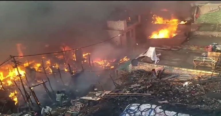 بھارت: انتہا پسند ہندوؤں نے مسلمانوں کے 35 گھروں کو جلا دیا