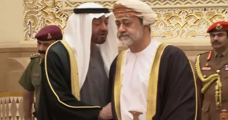 عمان کے نئے سلطان کا شیخ زید النیہان سے ہاتھ ملانے سے انکار