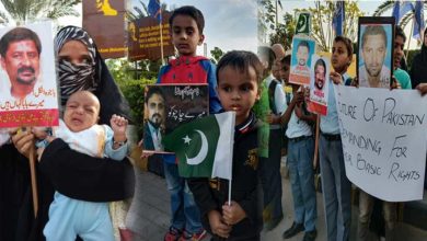 شیعہ لاپتہ عزاداروں کے بچوں کا دو تلوار پر احتجاجی مظاہرہ