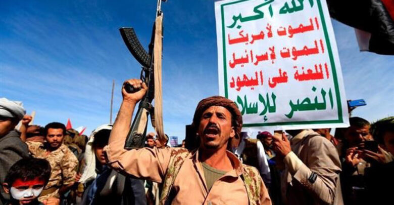انصاراللہ کو دہشت گرد قرار دینے کے خلاف ہزاروں یمنیوں کا صنعا میں امریکی سفارت خانے کے سامنے احتجاج