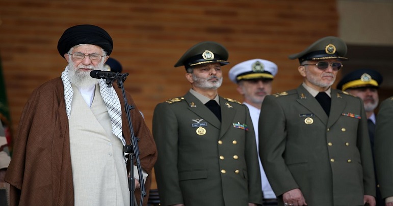 ایران کی مسلح افواج ہر قسم کی ماموریت کے لئے تیار ہیں: آیت اللہ خامنہ ای