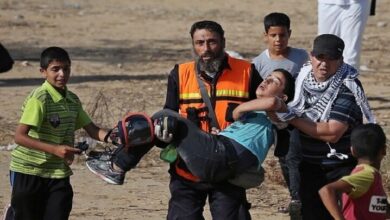 فلسطینی جوانون اور اسرائیلیوں میں شدید جھڑپین، 100 فلسطینی زخمی
