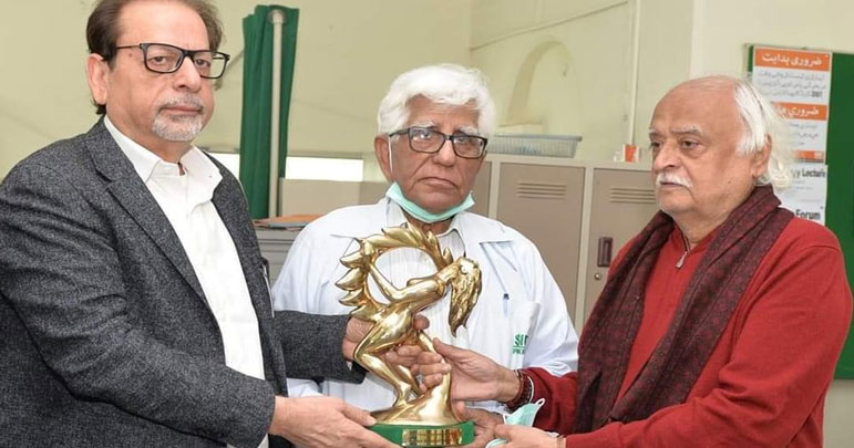 خادم انسانیت و فخر ملت جعفریہ ڈاکٹر ادیب رضوی کو لائف ٹائم اچیومنٹ ایوارڈ سے نوازا گیا
