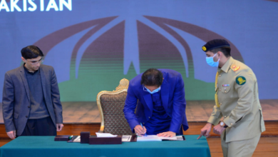 وزیر اعظم عمران خان نے پہلی قومی سلامتی پالیسی کی دستاویزات پر دستخط کر دیئے