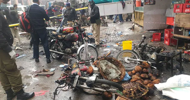 لاہور، لوہاری گیٹ کے قریب دھماکہ 2 جاں بحق 28 زخمی