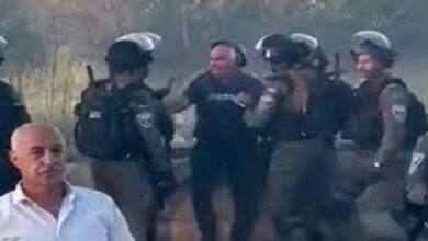 Zionist soldiers arrest Arab correspondent