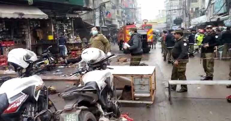 لاہور انارکلی بازار میں بم دھماکا، 3 افراد جاں بحق