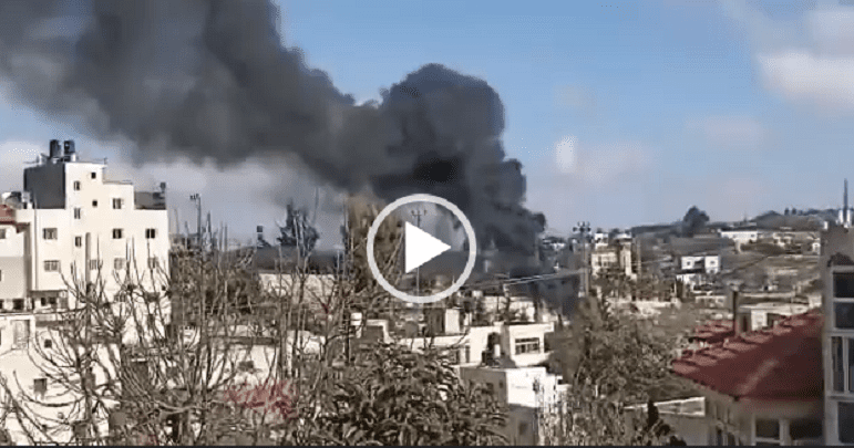 فلسطینی نوجوانوں نے اسرائیلی واچ ٹاور جلا دیا+ ویڈیو