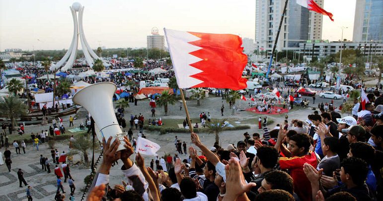 بحرینی عوام کا زبردست مظاہرہ، آل خلیفہ حکومت صیہونی تہوار منسوخ کرنے پر مجبور