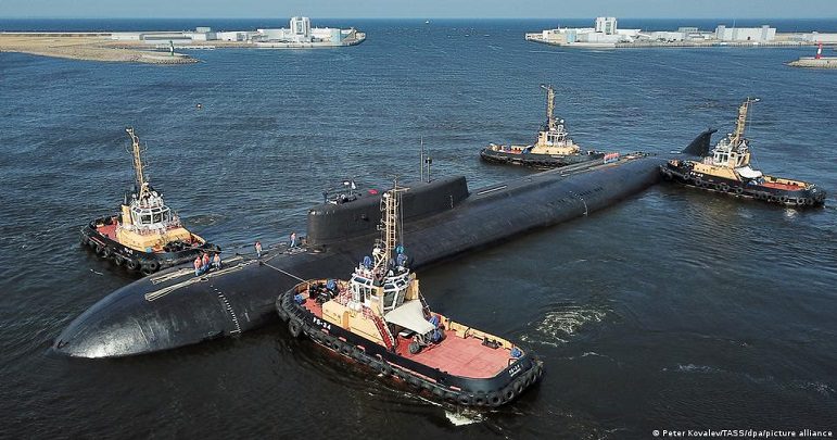 روس ایٹمی آبدوزوں اور جنگی بحری جہازوں کی رونمائی