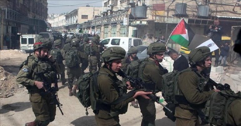 اسرائیلی غاصب فوجیوں نے کئی فلسطینیوں کو گرفتار کر لیا