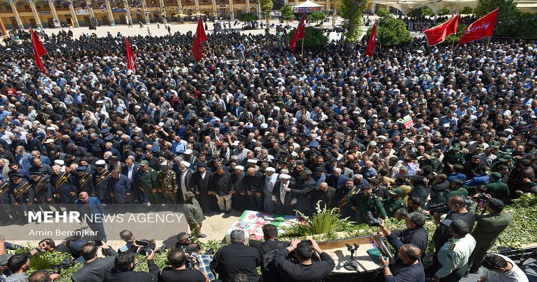 شاہ چراغ پر حملہ، تشییع جنازے میں ہزاروں کی شرکت