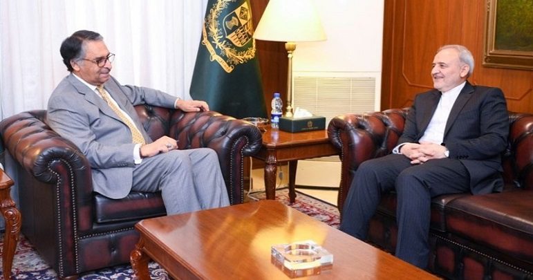 پاکستان میں ایران کے سفیر رضا امیری مقدم نے پاکستان کی نگراں حکومت کے وزیر خارجہ جلیل عباس جیلانی سے ملاقات کی ہے۔