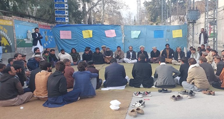 Blocking of roads and martyrdom of more than 50 children in Parachinar sit-in protest-continues