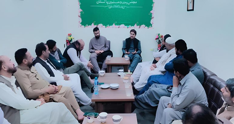 Nasir Shirazi visits Multan, meets MWM South Punjab cabinet