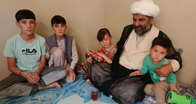 Quetta: Allama Maqsood Domki visits the homes of martyrs on the occasion of Eid