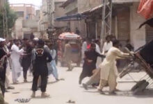 Jacobabad: Sipah-e-Sahaba attack on mourning procession, desecration of flag, police help arrested suspects escape
