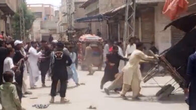Jacobabad: Sipah-e-Sahaba attack on mourning procession, desecration of flag, police help arrested suspects escape