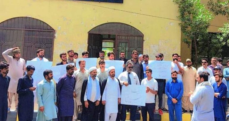 Bahawalpur, MWM holds protest against closure of land route